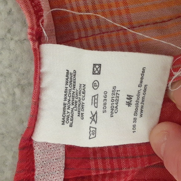 H&M Red Plaid pleated skirt with pockets and belt. Size 10. - Picture 8 of 8